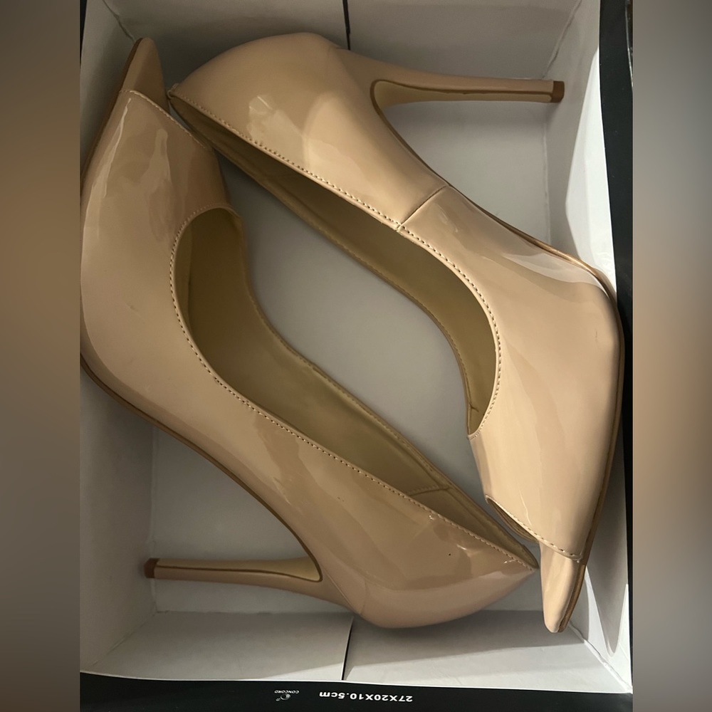 Nine West Nude patent leather peep toe pump size 10.5 never worn. Too big